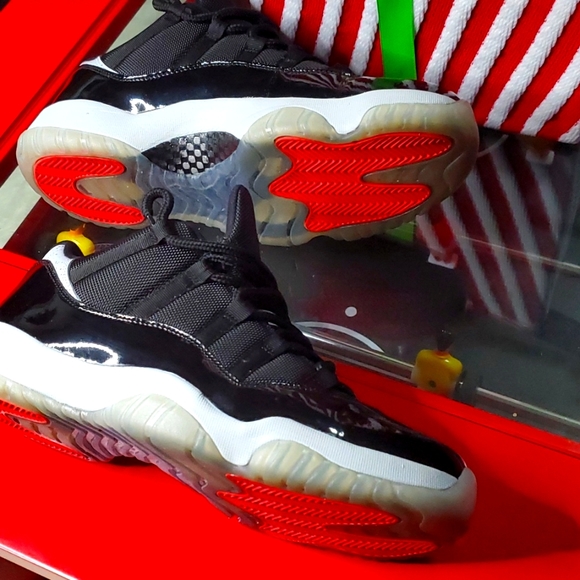 Air Jordan 11 (low) - Picture 10 of 11